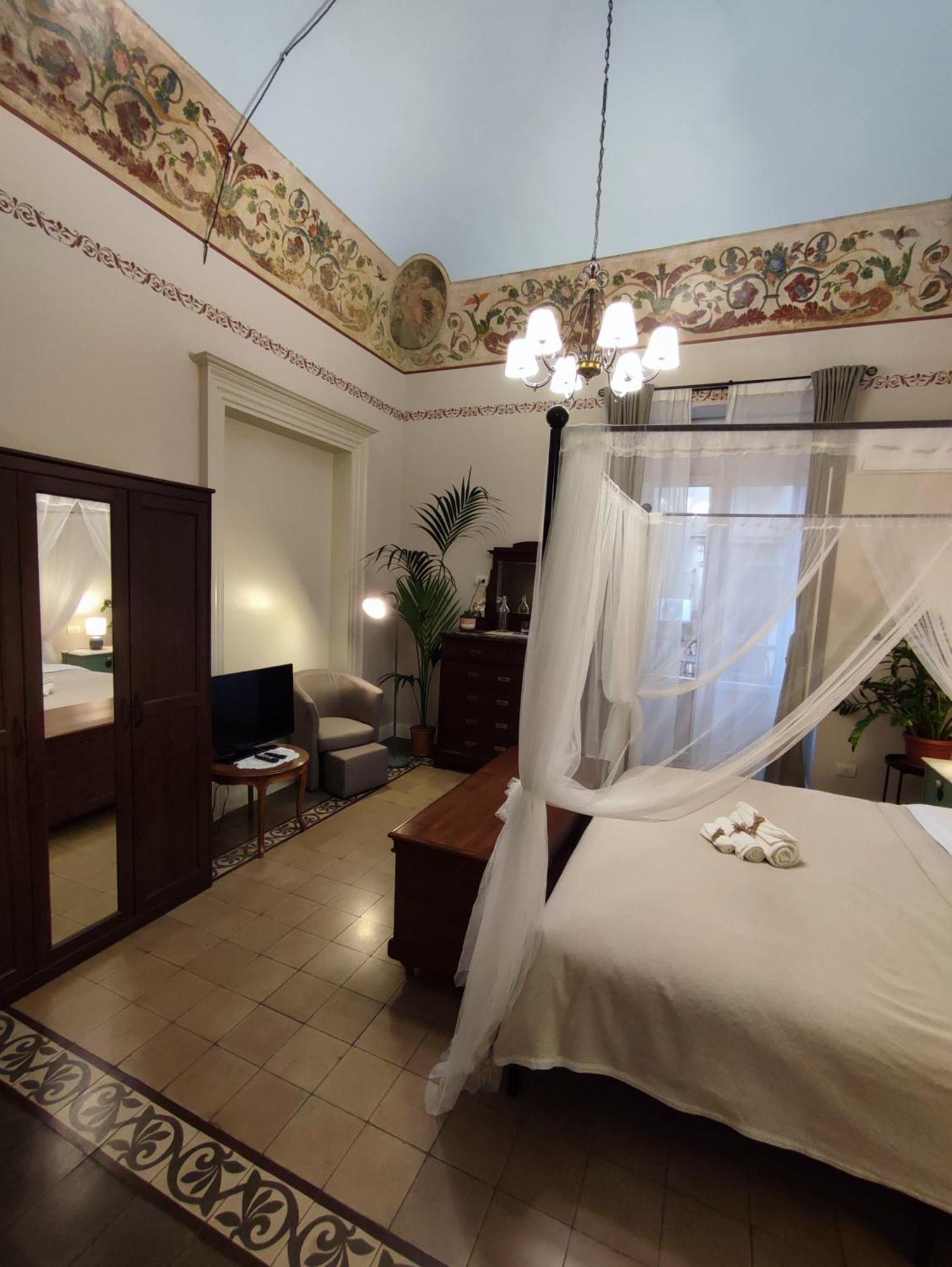 Degli Affreschi - Centro Storico Appartement